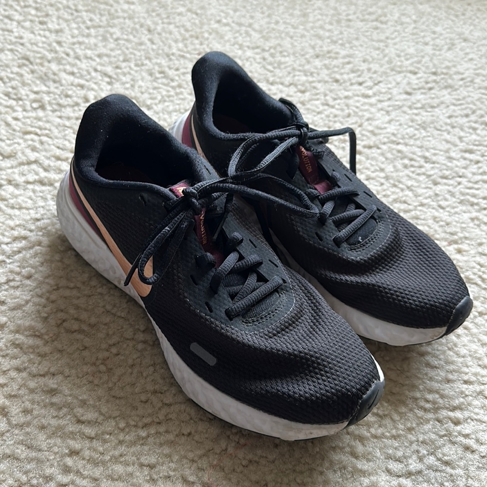 Nike Revolution Sneakers